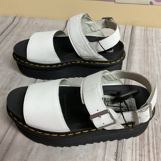 Sandals Flats By Dr Martens In Black & White, Size:8