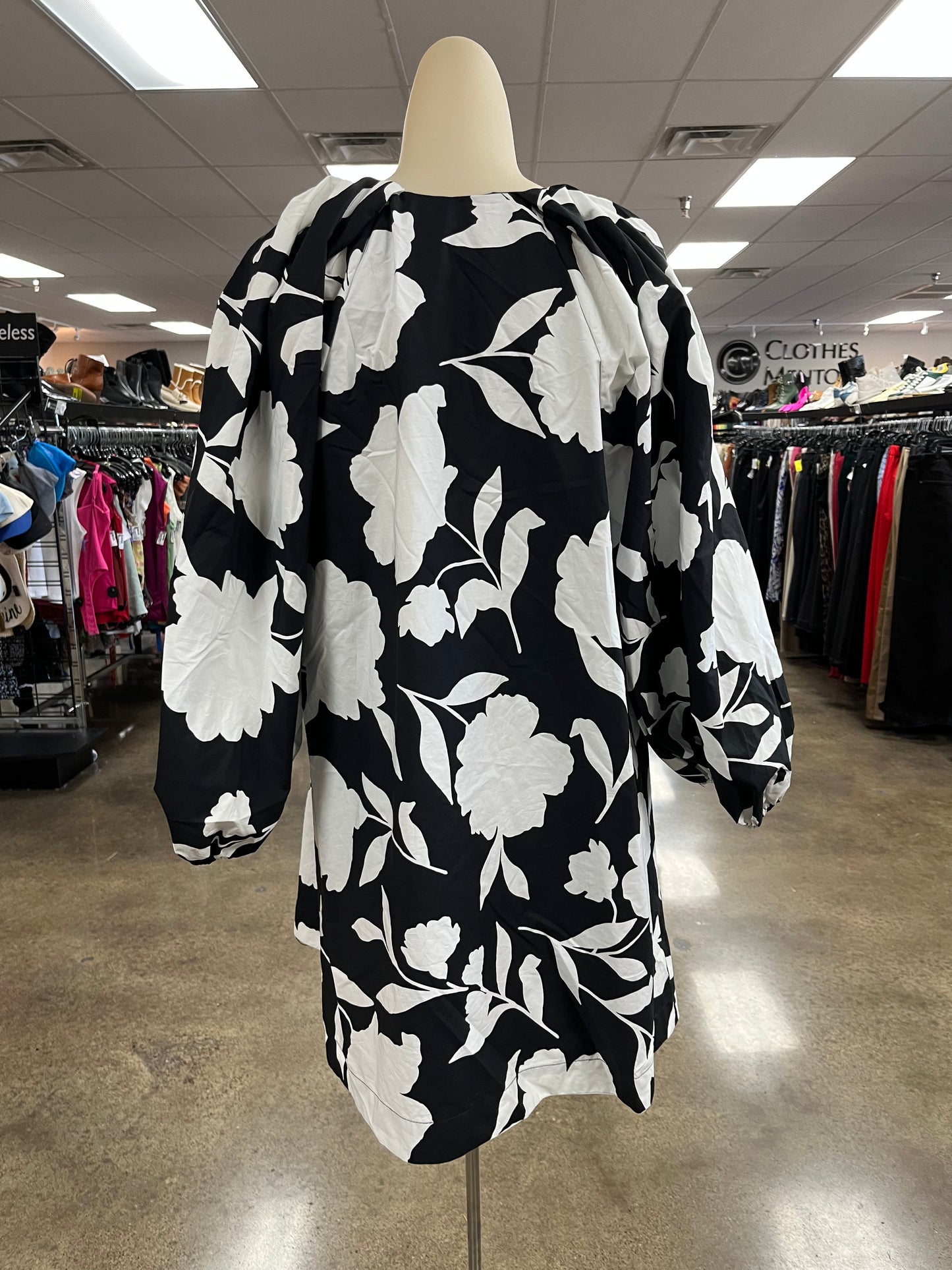 Dress Casual Short By Target-Designer In Black & White, Size:M