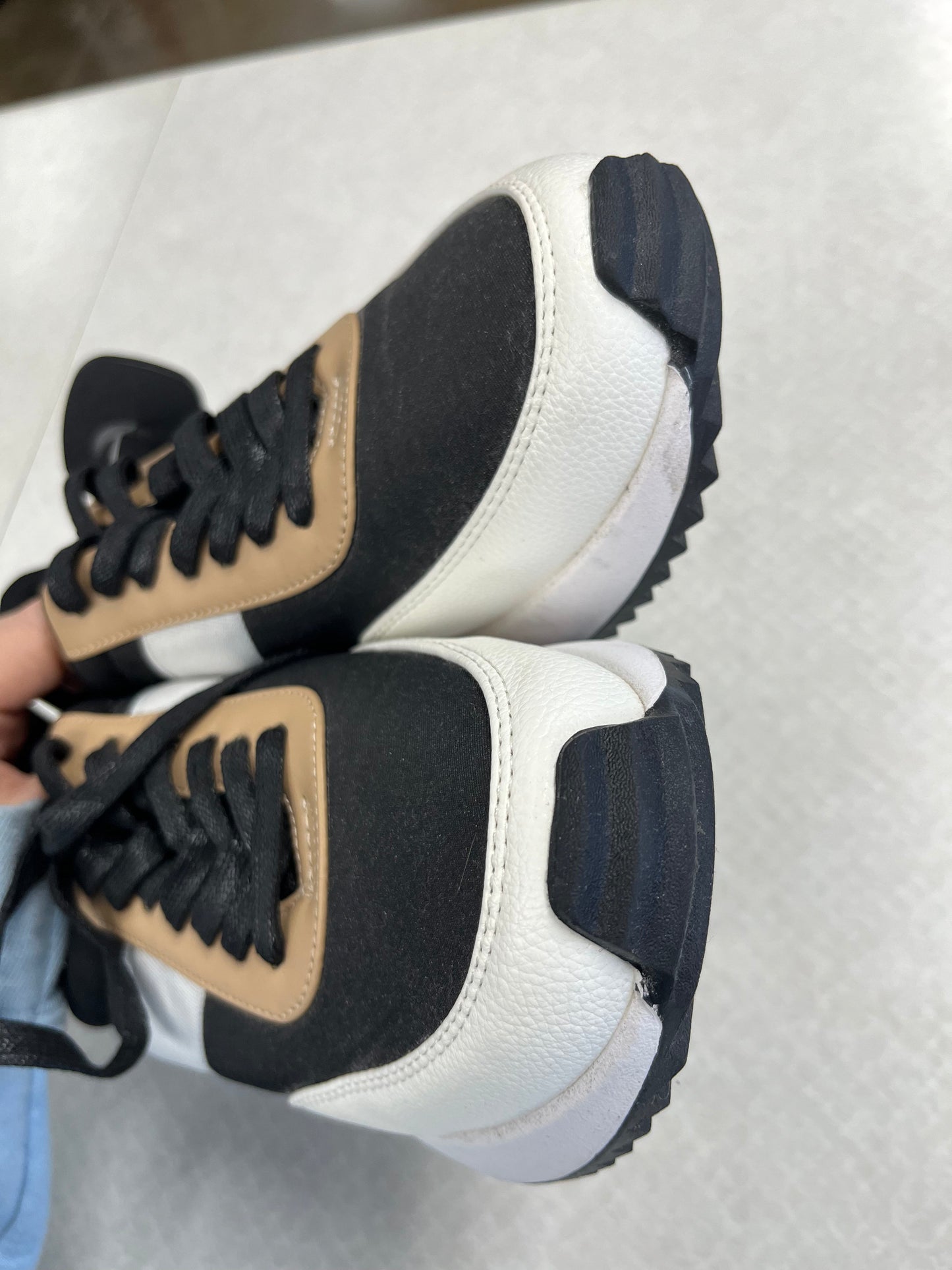 Shoes Sneakers By Dv In Black & Tan, Size:8