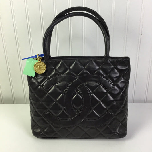 Handbag Luxury Designer By Chanel In Black, Size:Medium