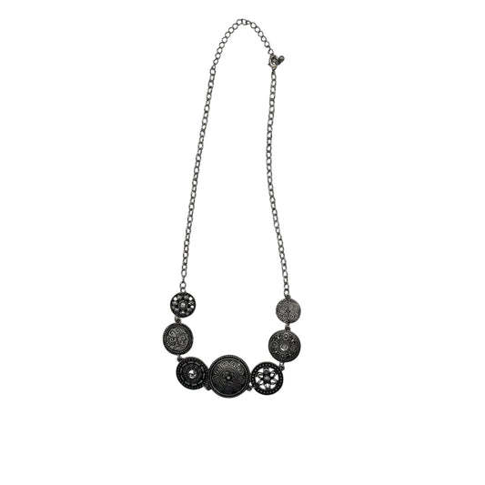 Necklace Charm By Clothes Mentor In Silver