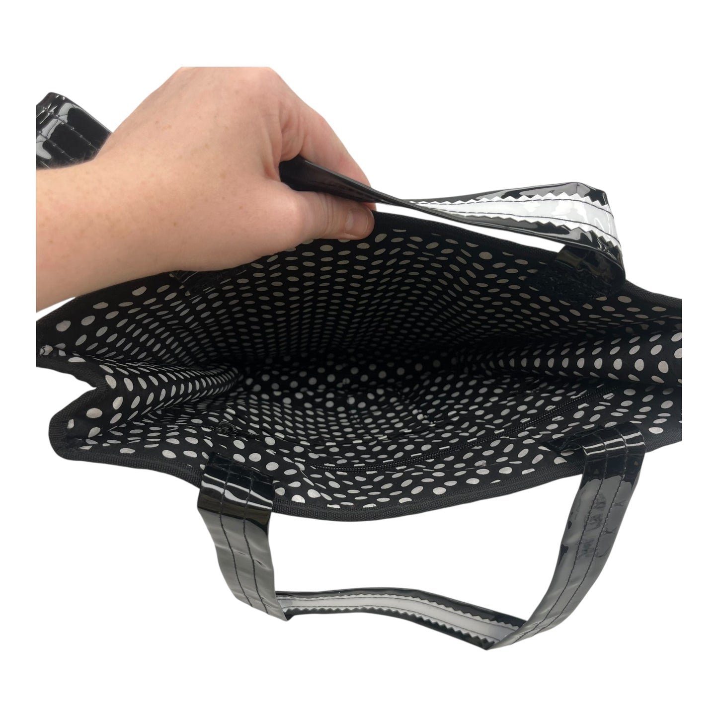 Tote By Clothes Mentor In Black & White, Size:Medium