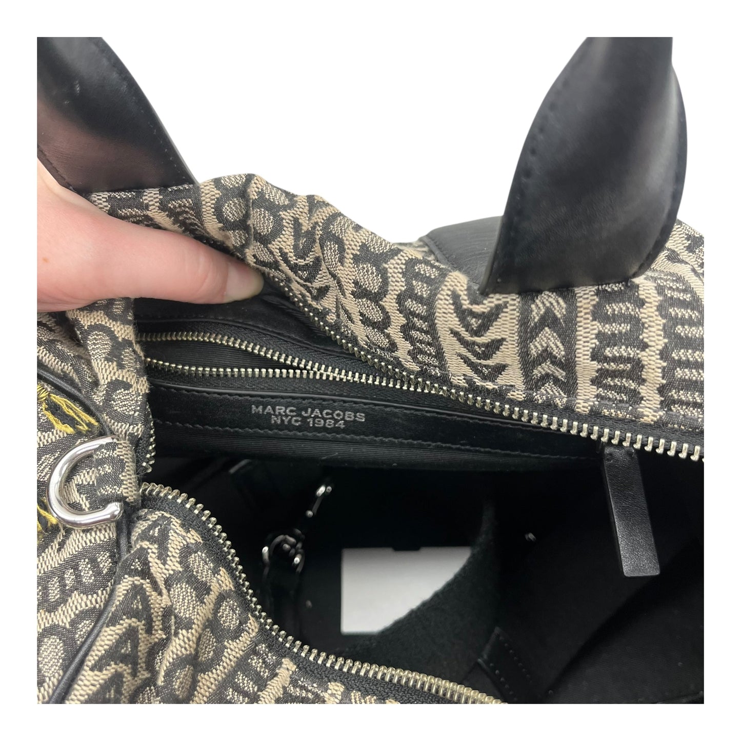 Handbag Designer By Marc Jacobs In Black & Tan, Size:Medium