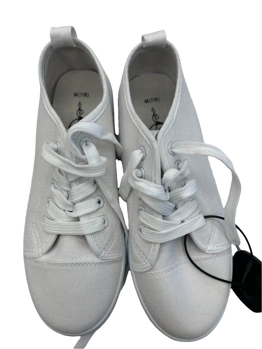 Shoes Sneakers By Clothes Mentor In White, Size: 7.5