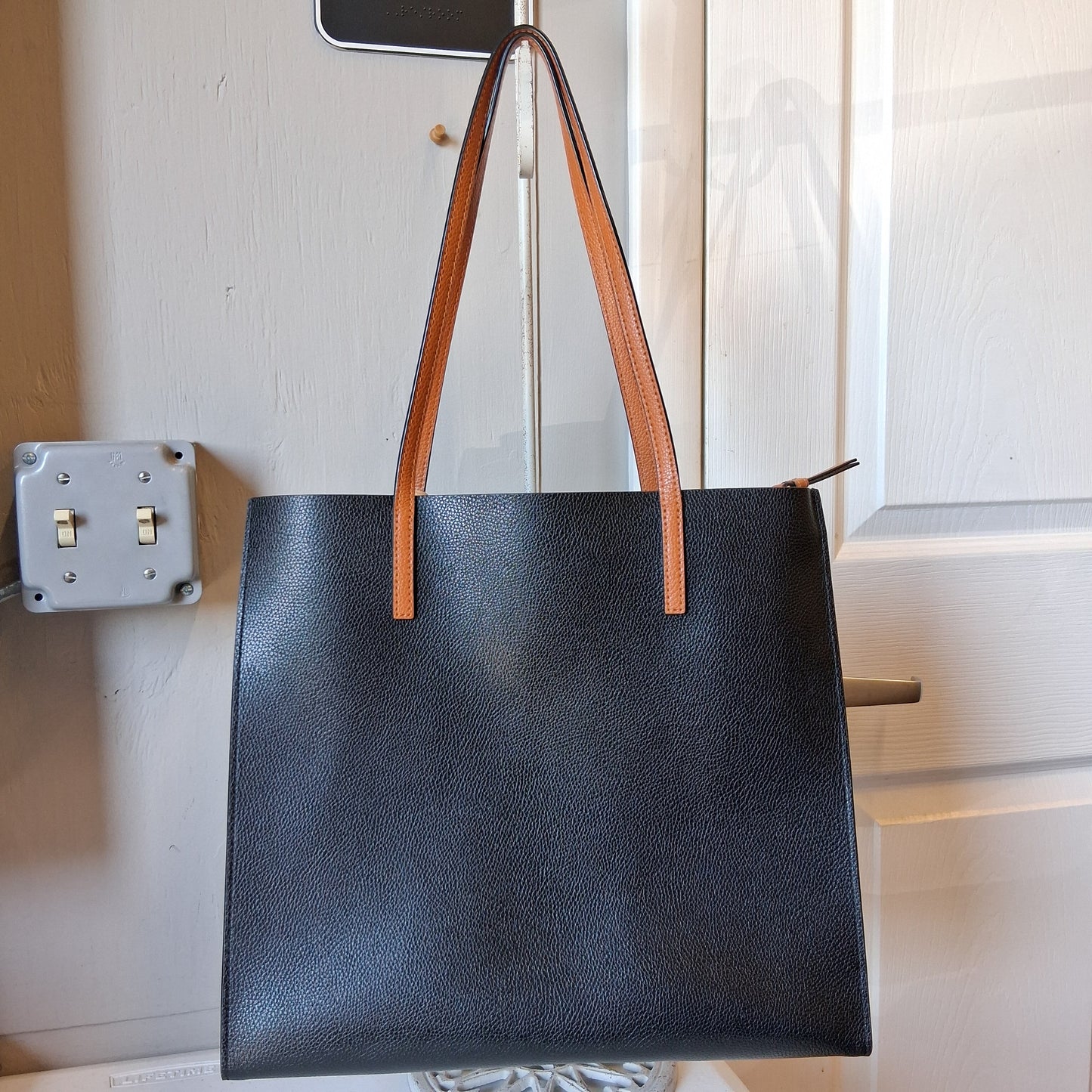Tote Luxury Designer By Marc Jacobs In Black, Size:Large