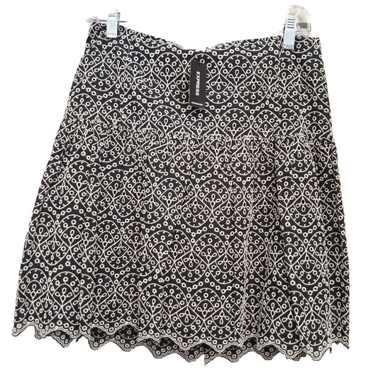 Skirt Mini & Short By Express In Black & White, Size:8