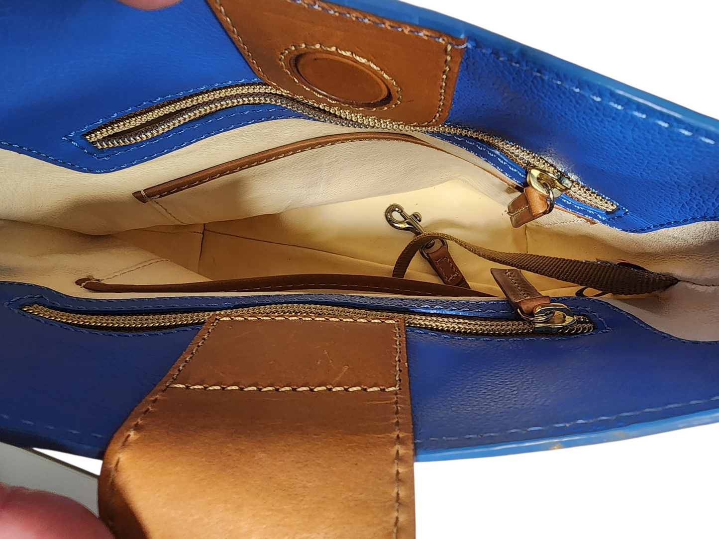 Crossbody Designer By Dooney And Bourke, Size: Medium