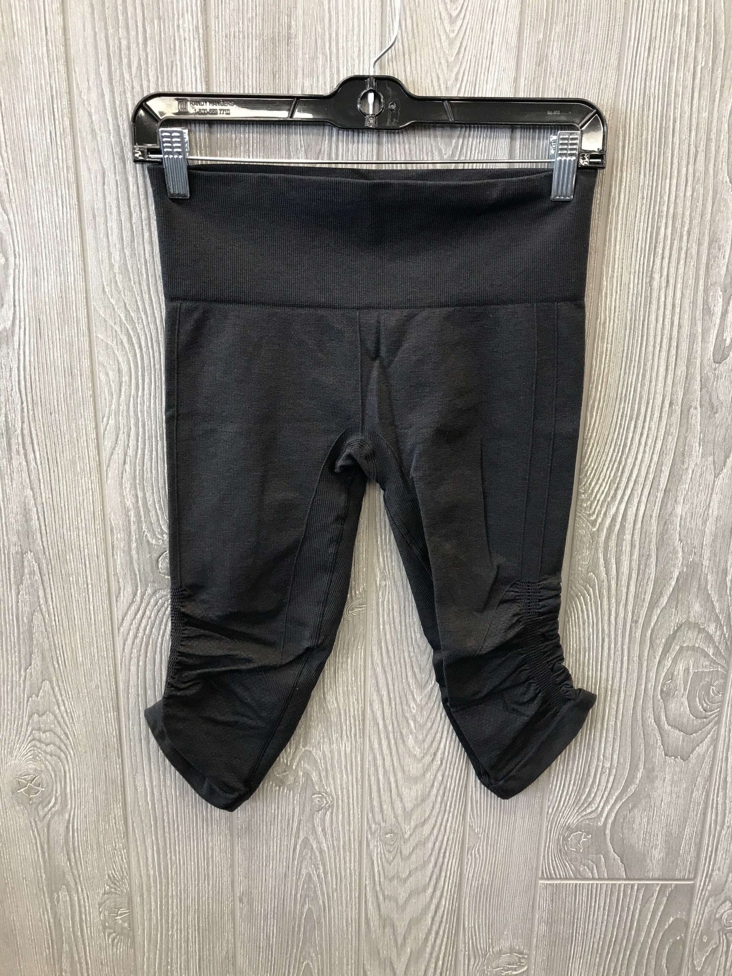 ATHLETIC CAPRIS SIZE S BY LULU LEMON