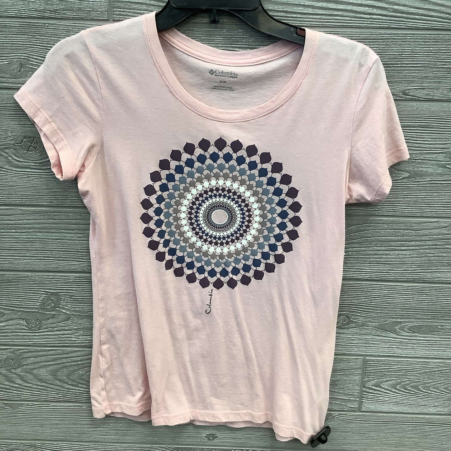 GRAPHIC TEE BY COLUMBIA SIZE SMALL